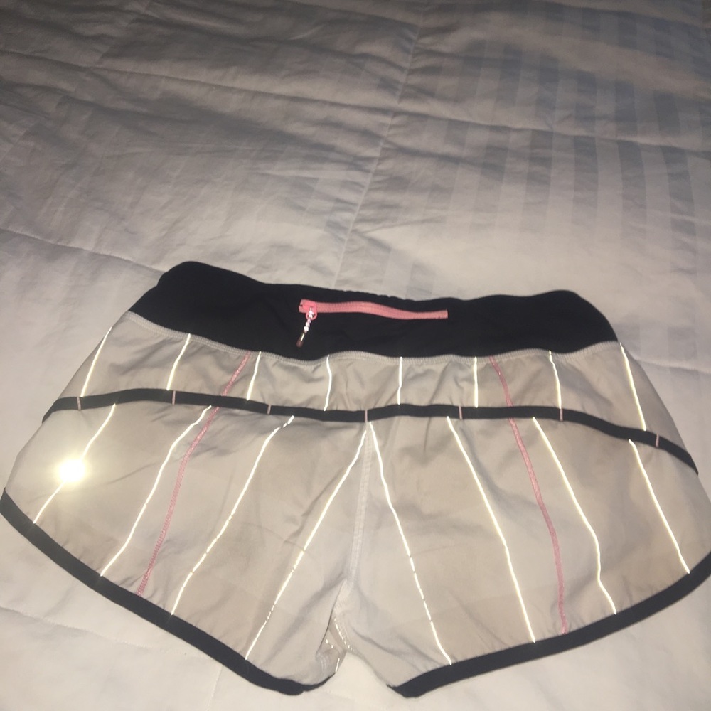 🍋Lululemon Speed Short 🍋 - Picture 4 of 5